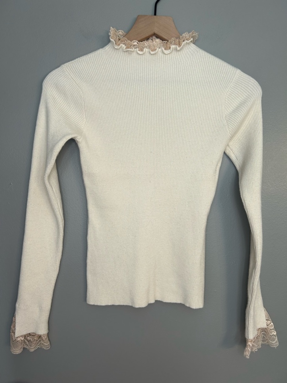 Moon River Women’s Cream Wish Come True Ribbed Lace Mock Neck Sweater, Small